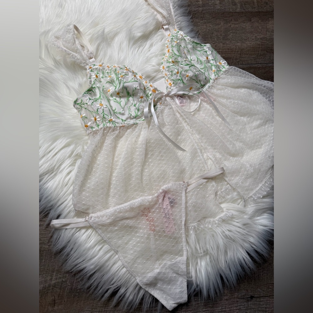 Victoria's Secret White Floral Daisy Chain Embroidery Babydoll Set - Picture 3 of 10